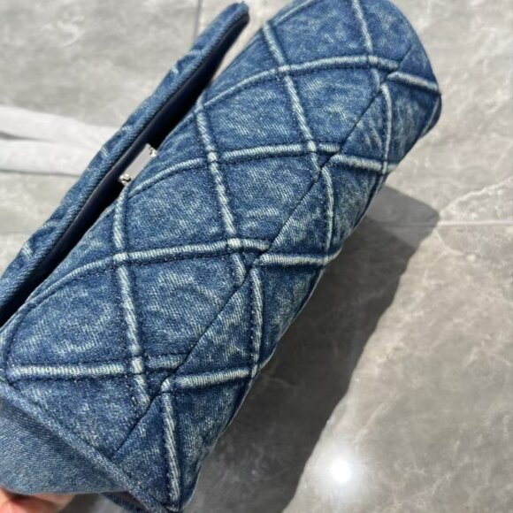 Tory Burch Light Blue Quilted Shoulder Bag - Picture 8 of 9